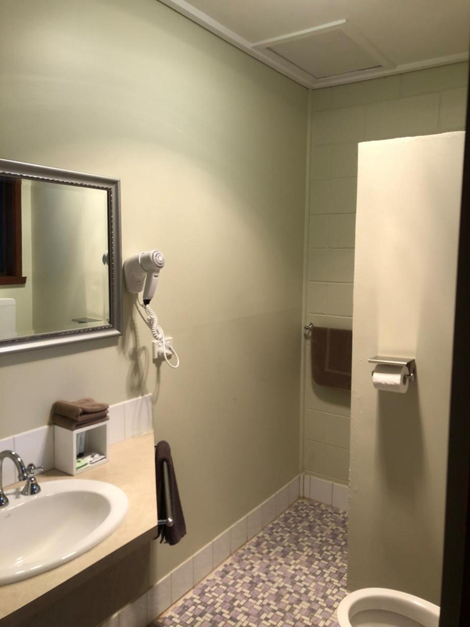 Green Gables Motel In ウォーバートン エクステリア 写真