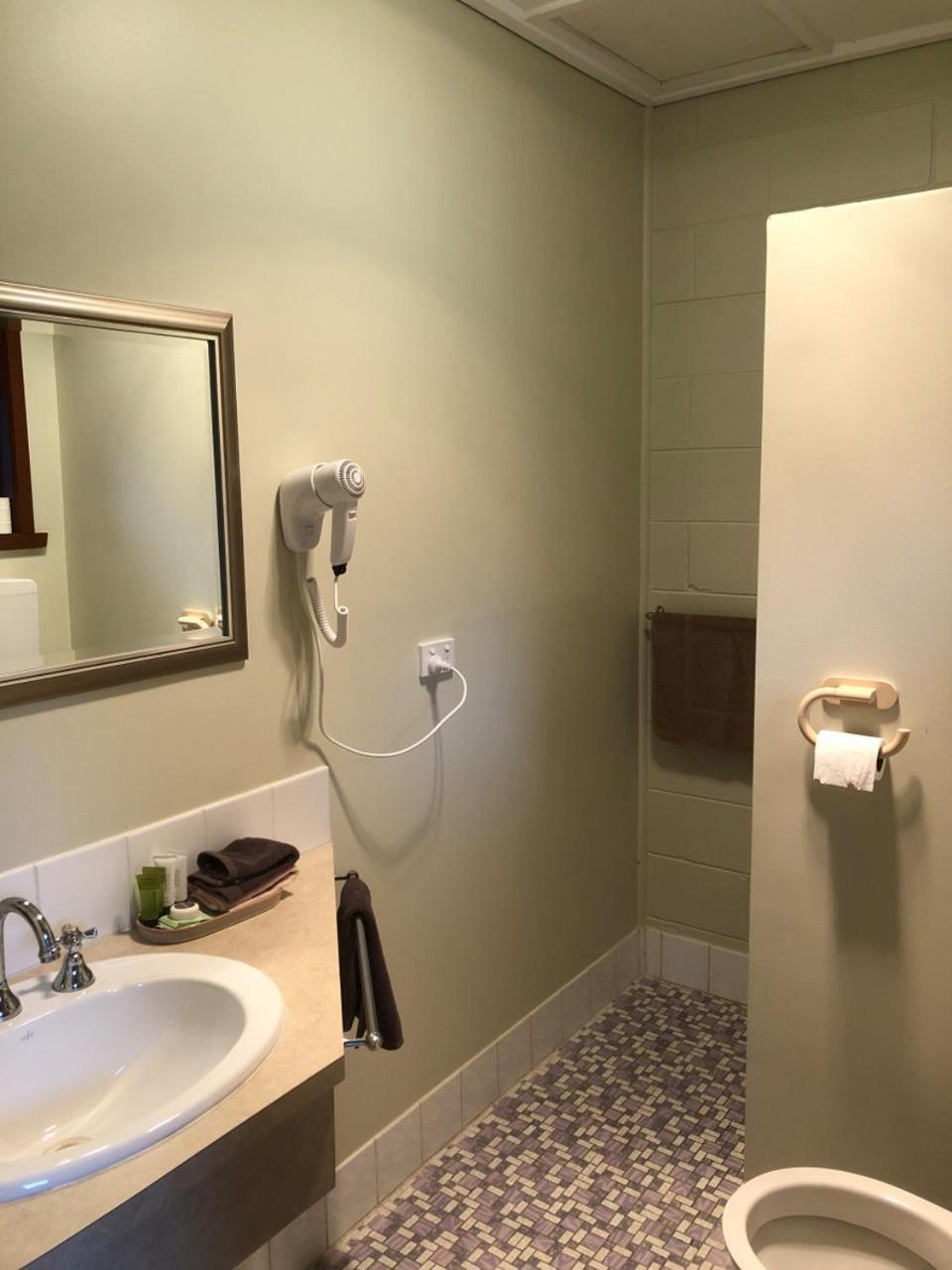 Green Gables Motel In ウォーバートン エクステリア 写真