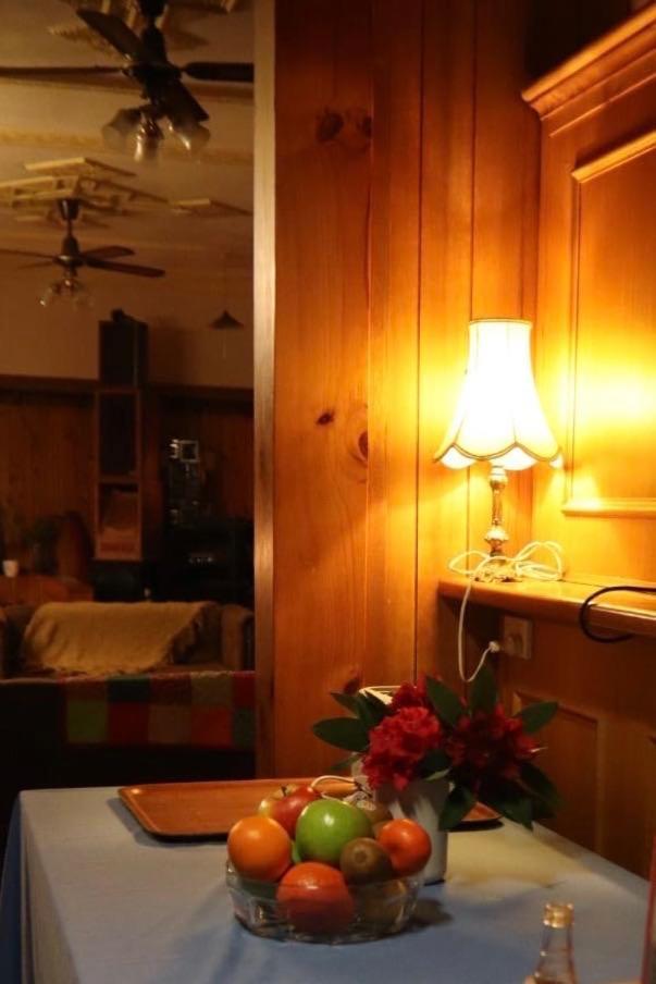 Green Gables Motel In ウォーバートン エクステリア 写真